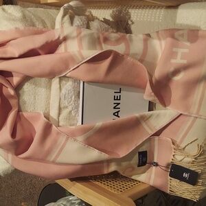 CC VIP/GWP Pink and Cream Scarf/wrap